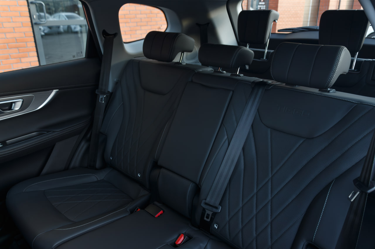 Машина Chery 8 Tiggo PRO '24 7 мест