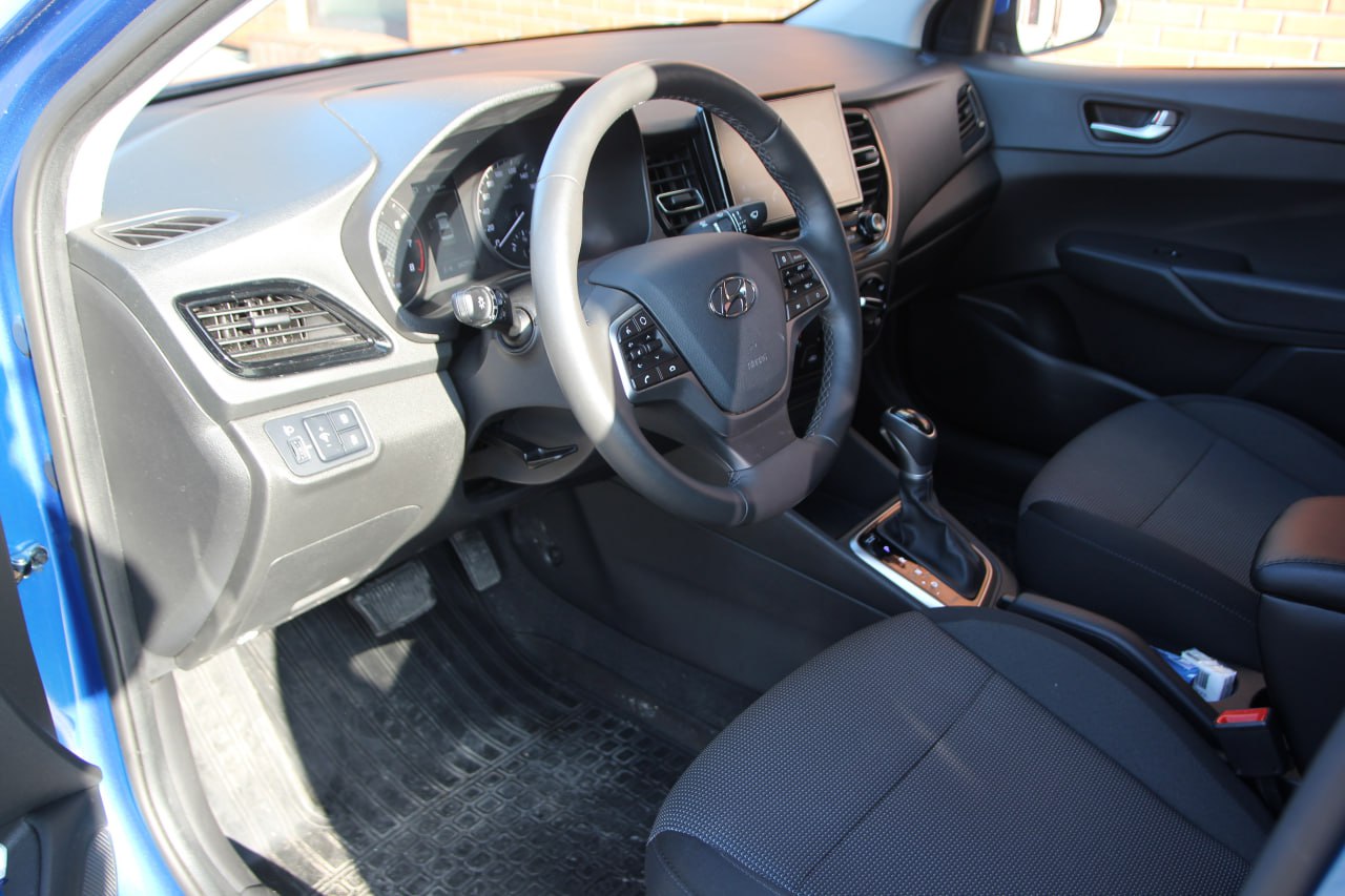 Машина Hyundai Solaris '24